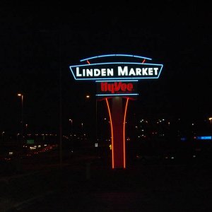 Linden Market Mall Sign