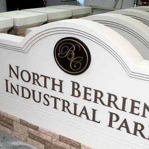 residential entrance sign 021