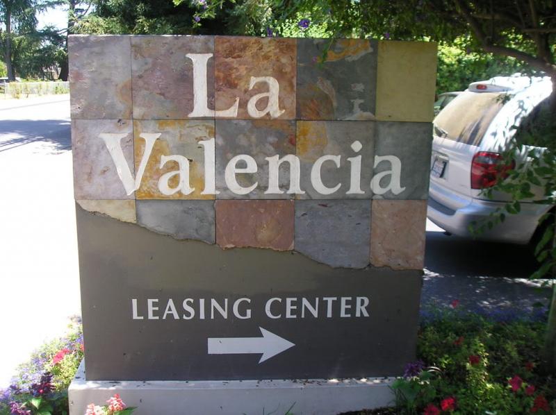 La Valencia Monument Sign.jpg