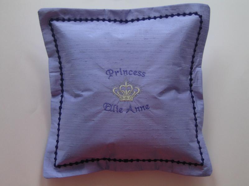 Personalized cushion which I digitized, embroidered and assembled.