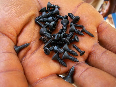 loose_screws.jpg