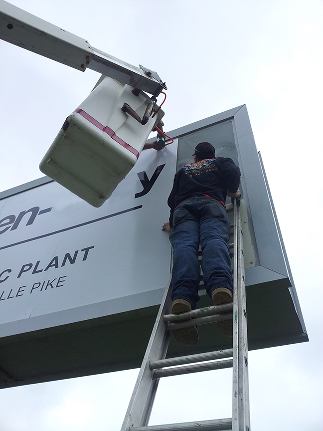 pop rivet gun in action.jpg