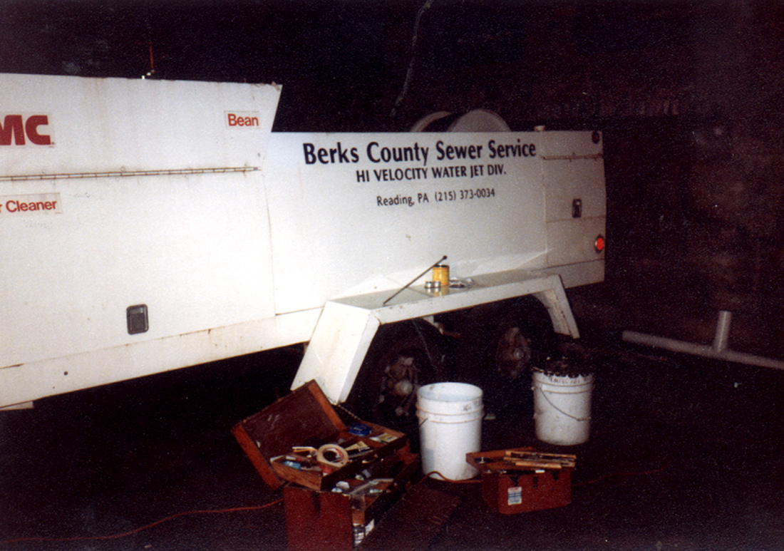 sewer truck.jpg
