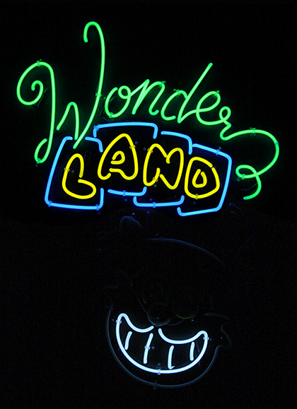 WonderlandAnimated410.gif