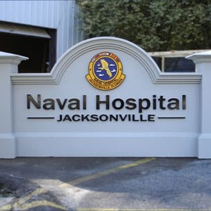 residential entrance sign 009
