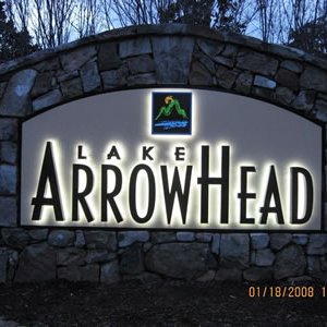 residential entrance sign 046