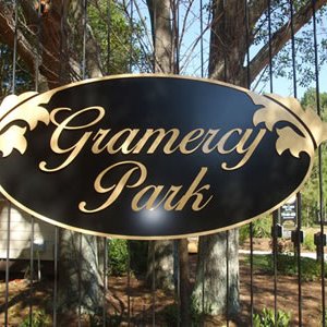 residential entrance sign 048