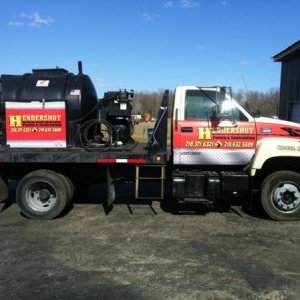 Hendershot paving seal coat truck