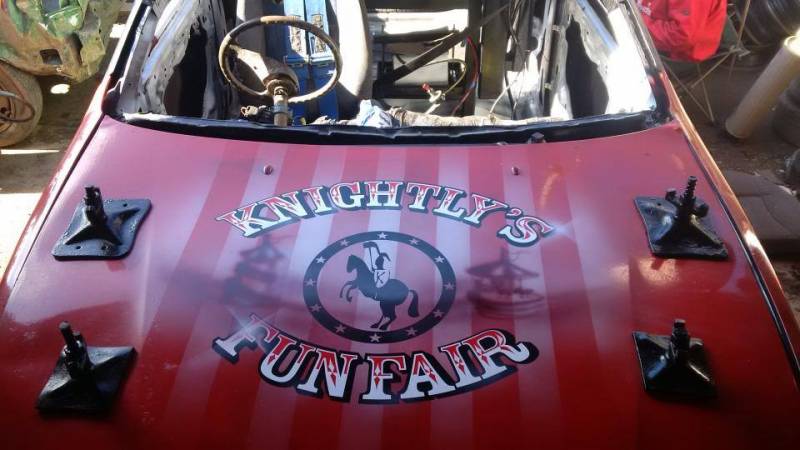 bonnet art on banger racing car