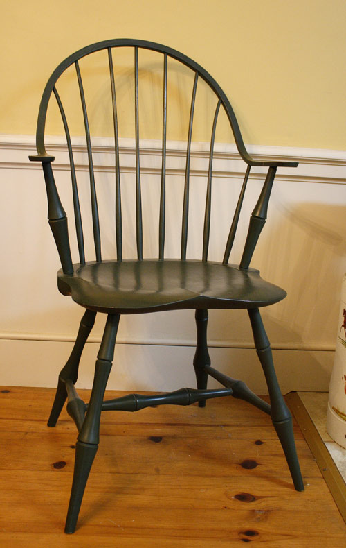 Continuous arm Windsor chair