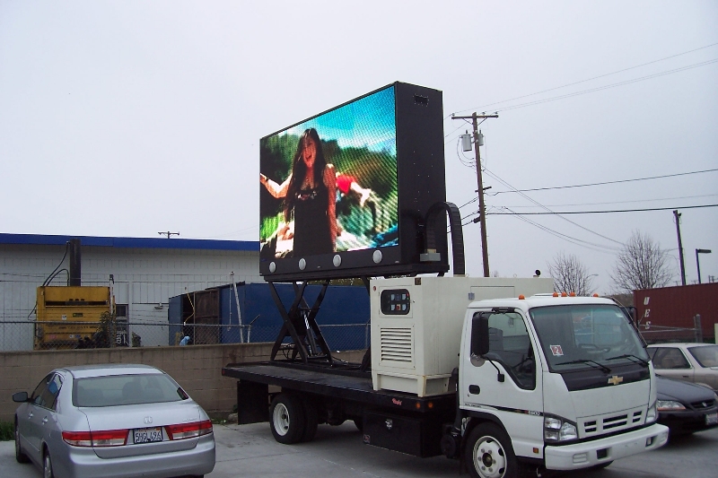 Digital Video Wall Sign Truck w/ Lift