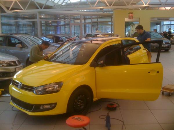 JR team doing mobil-wrap in showroom.