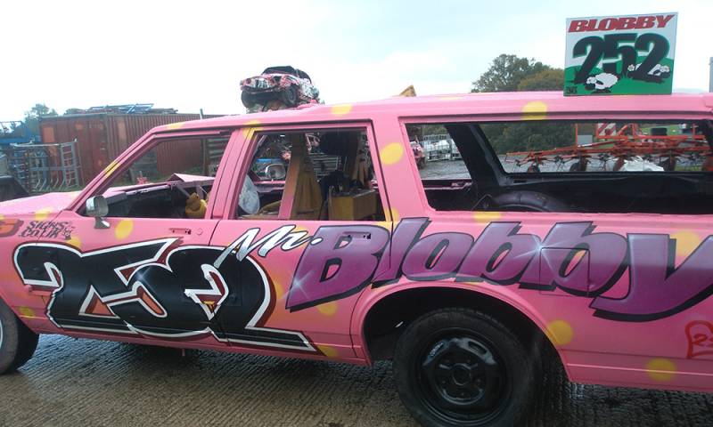 Oldsmobile Custom Cruiser - UK Banger Racing