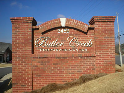 residential entrance sign 037