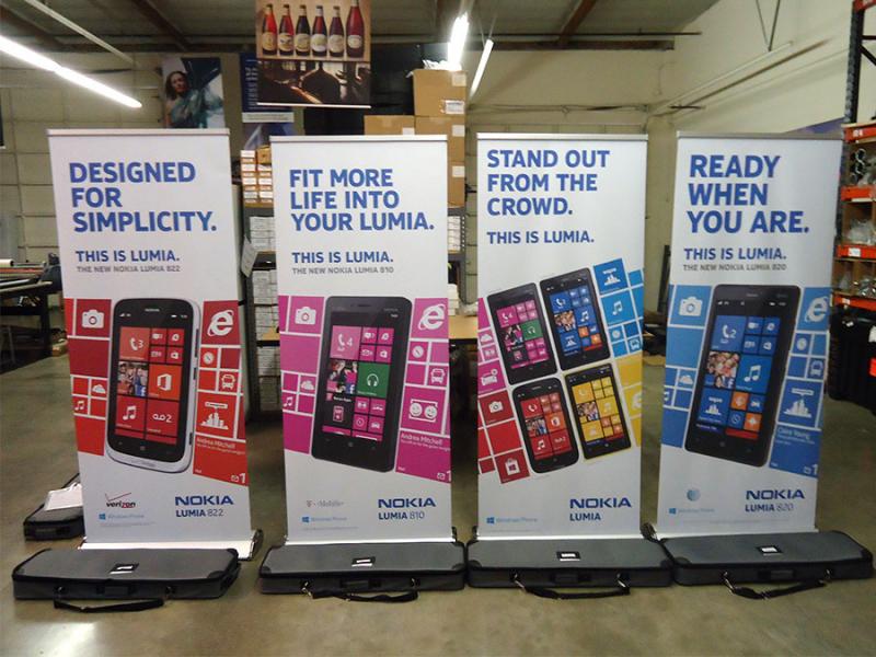 retractable banner stands2