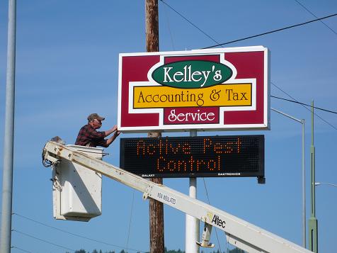 yea.....I'll do illuminated faces on occasion. (this is my friend Rod doing the installation) I didn't care for the lettering, but it matches the cust